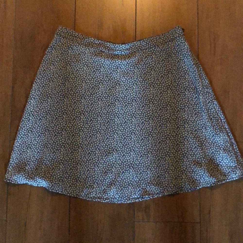 Gap skirt